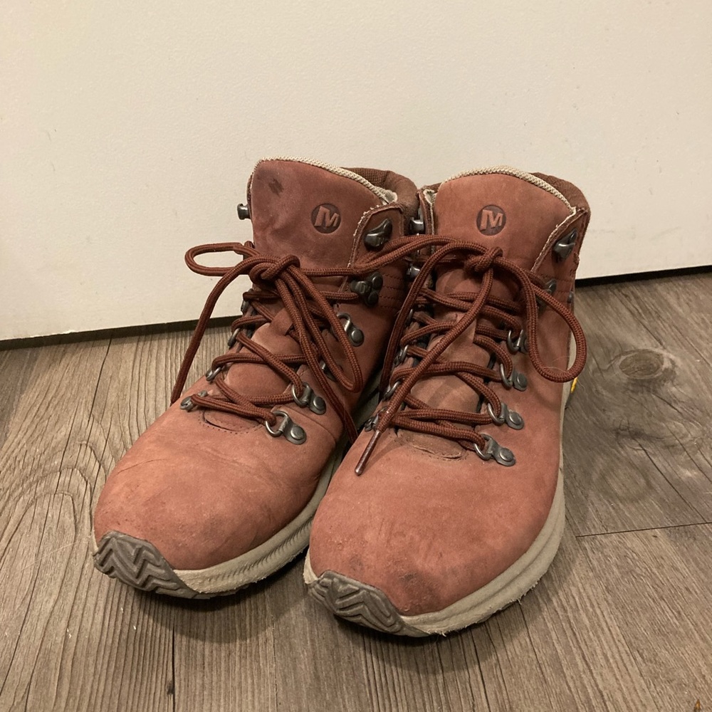 Merrell Womens Hiking Boots (size 9)